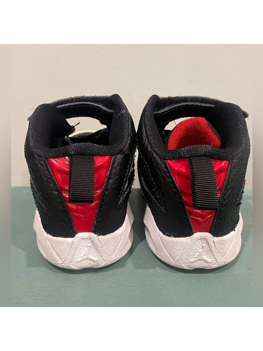 Jordan Toddler 4C Black/White/Red Bloyal Sneakers - Picture 5 of 7